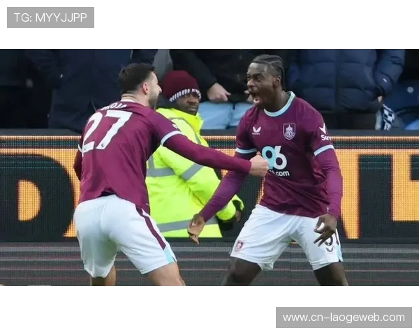 热刺备战伯恩利，弗兰克试验界外球手榴弹战术新变体